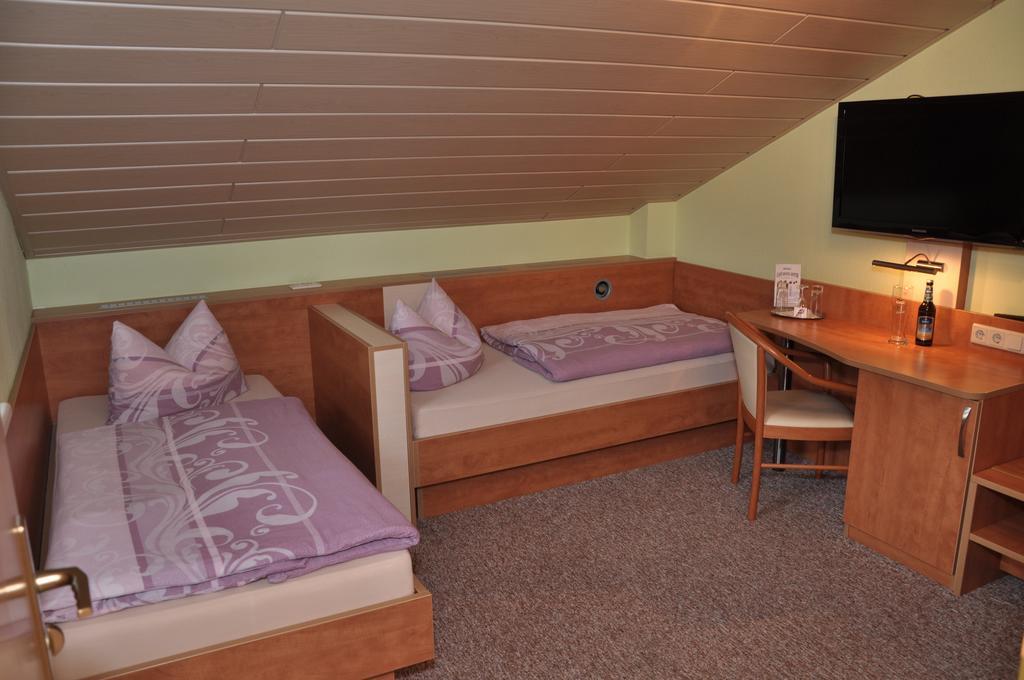 Cafe Hoyer Pension und Appartements Rödigsdorf Extérieur photo