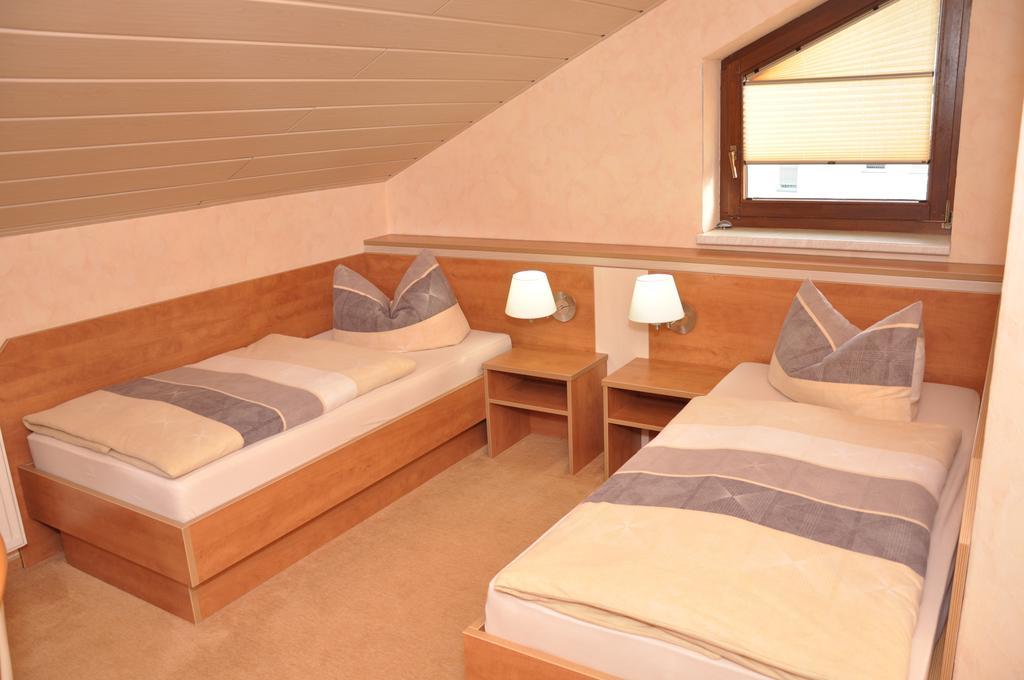 Cafe Hoyer Pension und Appartements Rödigsdorf Extérieur photo