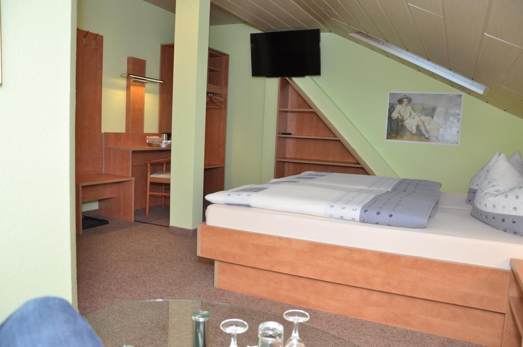 Cafe Hoyer Pension und Appartements Rödigsdorf Chambre photo