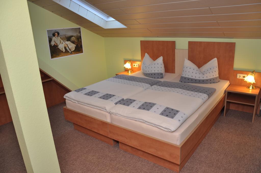Cafe Hoyer Pension und Appartements Rödigsdorf Chambre photo