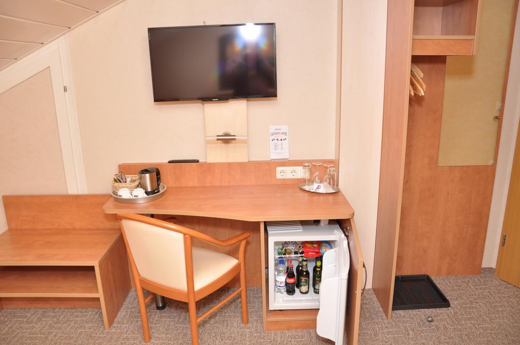 Cafe Hoyer Pension und Appartements Rödigsdorf Extérieur photo
