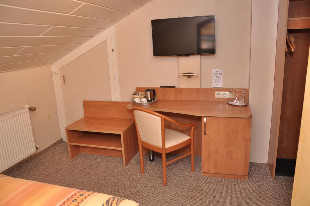 Cafe Hoyer Pension und Appartements Rödigsdorf Extérieur photo