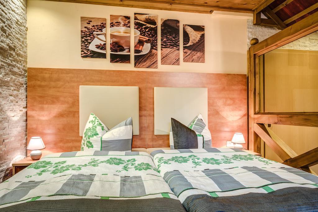 Cafe Hoyer Pension und Appartements Rödigsdorf Extérieur photo