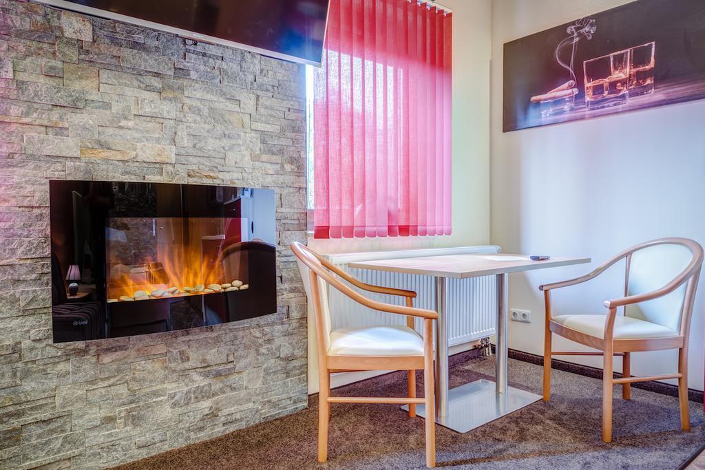 Cafe Hoyer Pension und Appartements Rödigsdorf Extérieur photo
