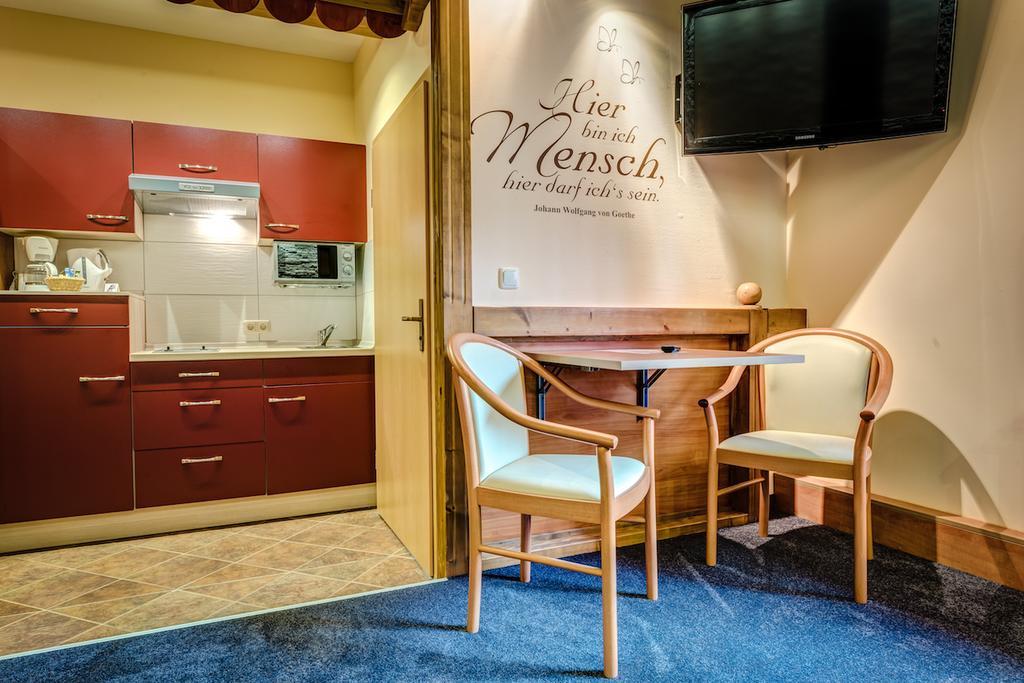 Cafe Hoyer Pension und Appartements Rödigsdorf Extérieur photo