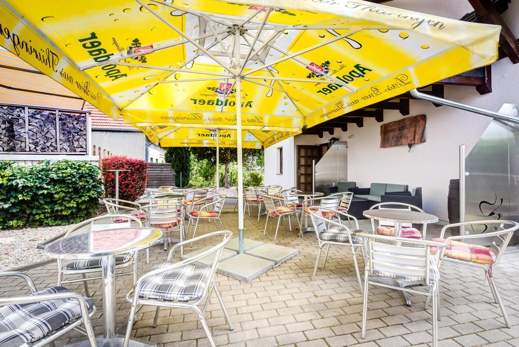 Cafe Hoyer Pension und Appartements Rödigsdorf Extérieur photo