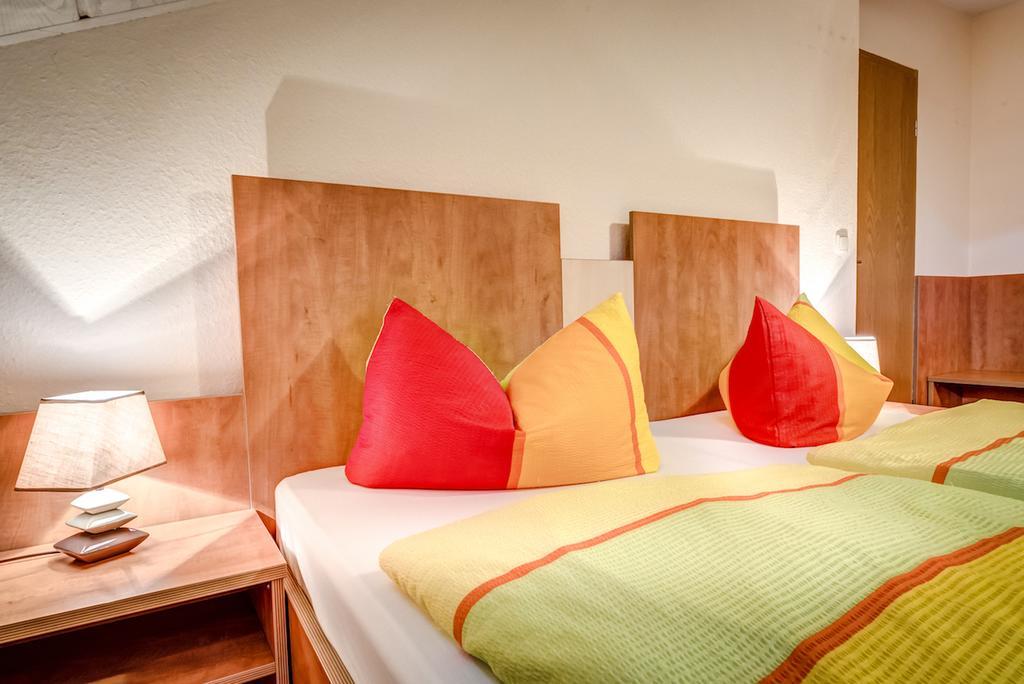 Cafe Hoyer Pension und Appartements Rödigsdorf Extérieur photo